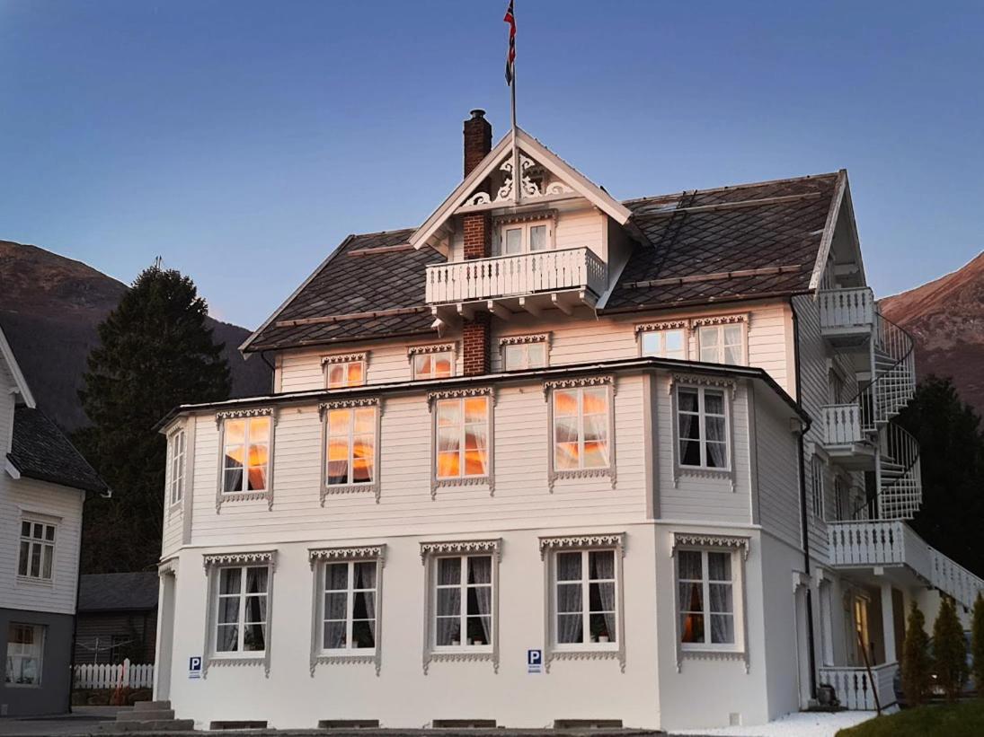 Sylte Hotell, Valldal Exterior foto